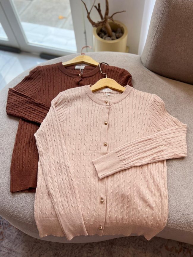 1. Medeline Cardy Harga 186 rb